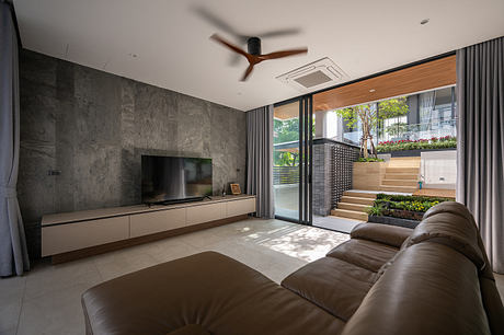 The Oasis House: Split-Level Urban Courtyard Home in Bangkok - 1