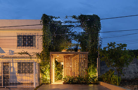 Tropical Shed by TROOST + PESSOA Architects