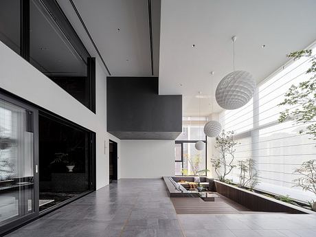 Weaving the Mood of Life Between Modernity and Nature - 1