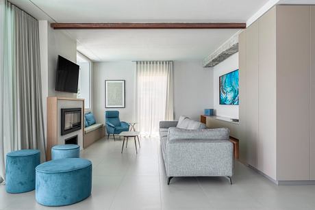 Baia del Silenzio House Recasts a 1970s Shell for Coastal Living - 2