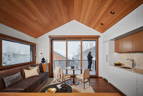 Casita: Compact Western Guest House Crafted for Deep Winter Stays - 2