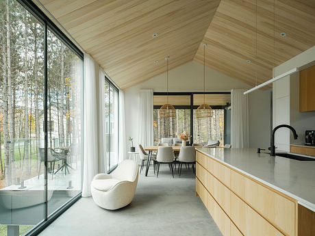 Pine Residences: Soft Minimal Interiors Immersed in Canadian Woods - 2