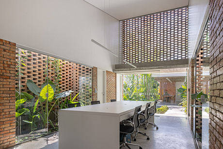 Tropical Shed by TROOST + PESSOA Architects - 2