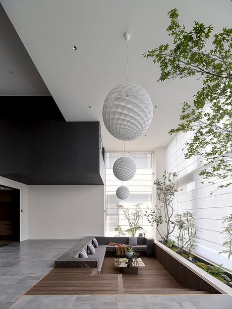 Weaving the Mood of Life Between Modernity and Nature - 2