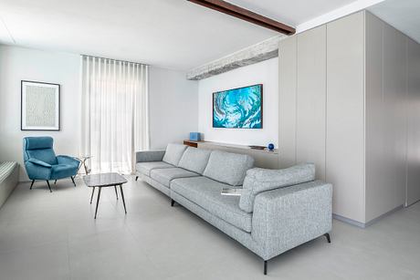 Baia del Silenzio House Recasts a 1970s Shell for Coastal Living - 3