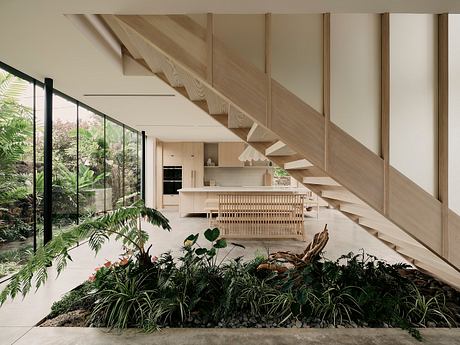 Kailua House Reveals a Jungle-Lined Retreat for Gatherings by the Shore - 3