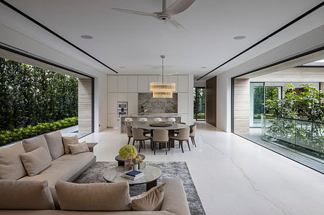 Open Courtyard House: Indoor-Outdoor Living Around a Pool and Garden - 3