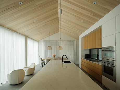 Pine Residences: Soft Minimal Interiors Immersed in Canadian Woods - 3