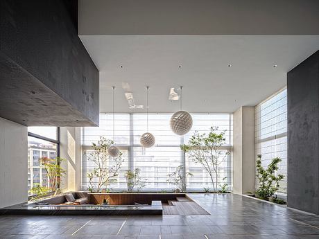 Weaving the Mood of Life Between Modernity and Nature - 3