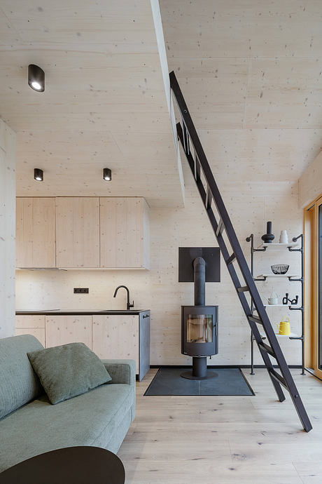 Cabins Kravák: A Modular Retreat Planned for Efficient Living - 3