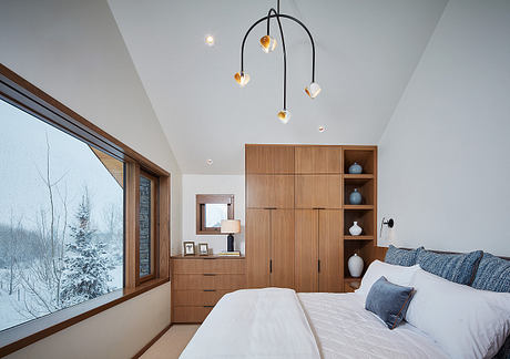 Casita: Compact Western Guest House Crafted for Deep Winter Stays - 4
