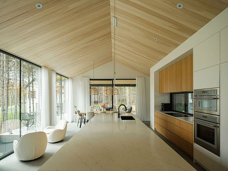 Pine Residences: Soft Minimal Interiors Immersed in Canadian Woods - 4