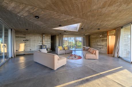 Casa Cosmos: Rammed Stone and Exposed Concrete on a Sloped Site Edge - 4