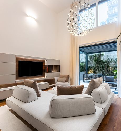 Urban Villa in Milan Balances Light, Warmth, and Height Inside - 3