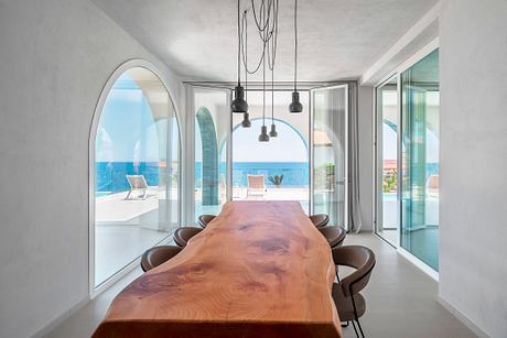 Baia del Silenzio House Recasts a 1970s Shell for Coastal Living - 4
