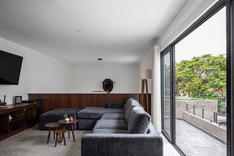 Casa Gálvez: Courtyard House Shaped by Light, Shade, Breezes in León - 6