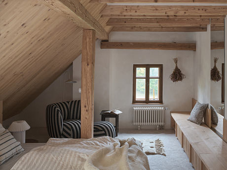 Cottage a Vysočina Recasts The Attic With Dark Timber - 4