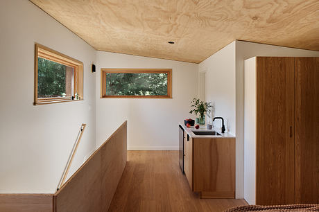 Lake Forest Park DADU: Quiet Guest House Immersed in Northwest Trees - 6