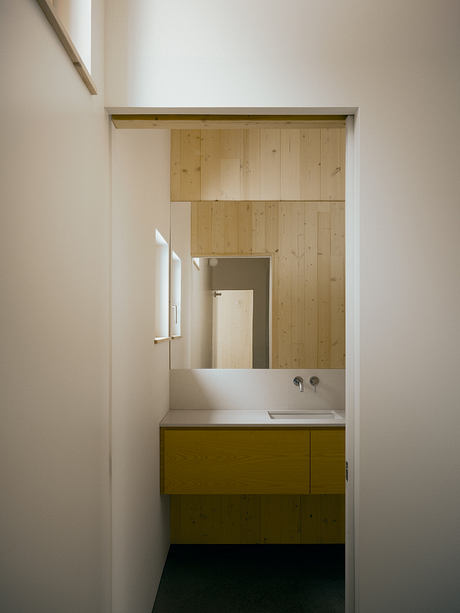 Maison du Lac Perdu: A Quiet Plateau House in Québec - 5