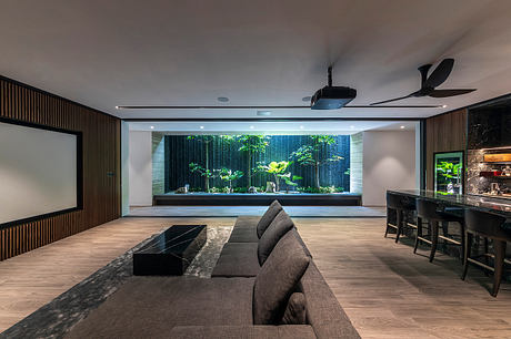 Open Courtyard House: Indoor-Outdoor Living Around a Pool and Garden - 5