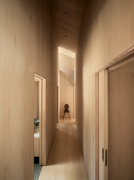 Staggered Cabin Uses Shed Roofs to Fit a Steep Mountain Site - 6