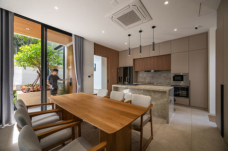 The Oasis House: Split-Level Urban Courtyard Home in Bangkok - 3