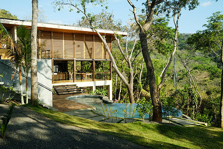 Casa Libertad: A Family House Shaped by Jungle Air and Sea Views - 5