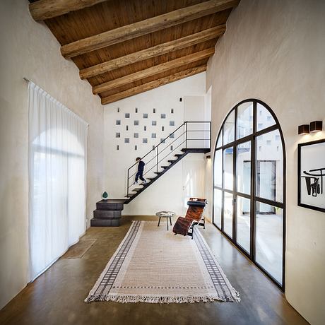 Casa SC: Adaptive Barn Home in Menfi with Soulful Rural Character - 6