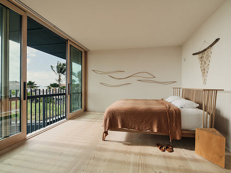 Kailua House Reveals a Jungle-Lined Retreat for Gatherings by the Shore - 5