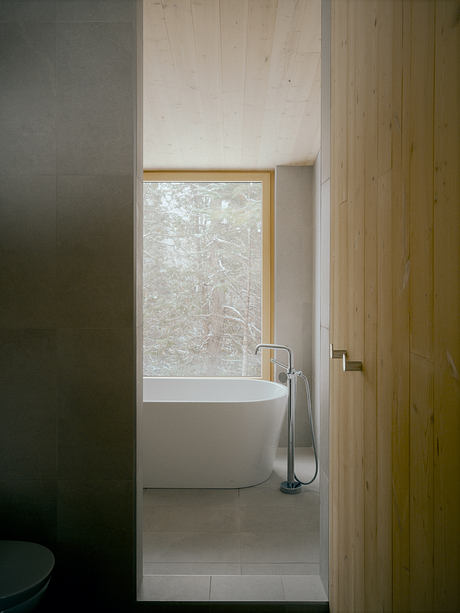 Maison du Lac Perdu: A Quiet Plateau House in Québec - 6