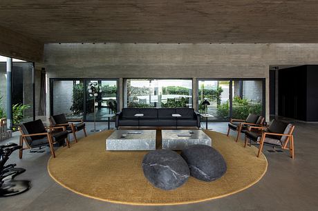 Paula House Uses Concrete Screens to Temper the Sunset - 6