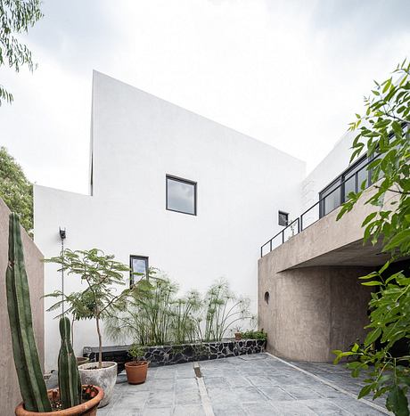 Casa Gálvez: Courtyard House Shaped by Light, Shade, Breezes in León - 8