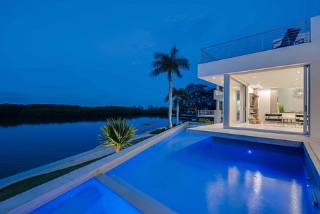 Compass Haus: Minimalist Waterfront House Shaped by Climate Rules - 7