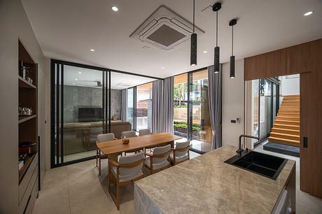 The Oasis House: Split-Level Urban Courtyard Home in Bangkok - 4