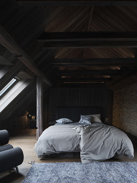 Cottage a Vysočina Recasts The Attic With Dark Timber - 6