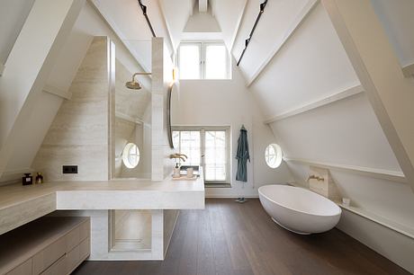 Modern Living in a Historic Monument - 7