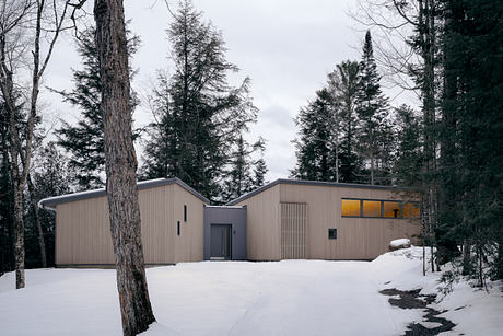 Maison du Lac Perdu: A Quiet Plateau House in Québec - 9