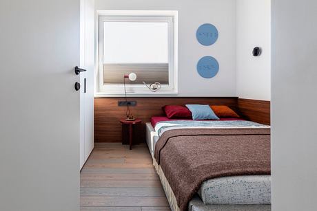 Small Mid-Century Apartment in Vilnius by Irena Oze - 7