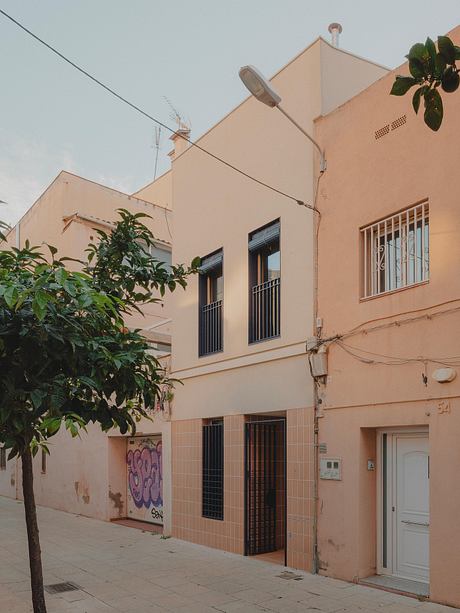 Antònia & Roger: A Narrow Barcelona House Shaped For Family Life - 8