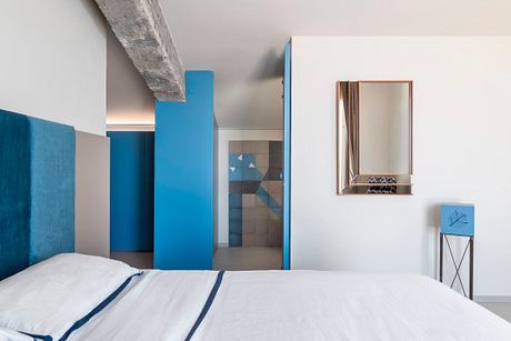 Baia del Silenzio House Recasts a 1970s Shell for Coastal Living - 9