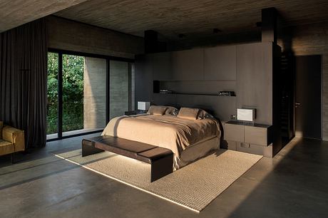 Paula House Uses Concrete Screens to Temper the Sunset - 10