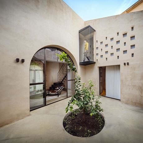 Casa SC: Adaptive Barn Home in Menfi with Soulful Rural Character - 10