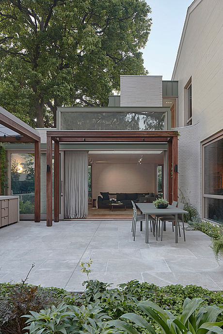 Allegato Reorients a Toorak House Toward Light and Garden Living - 11