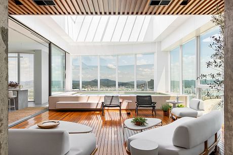 Penthouse with 360° Ocean Views: Light-Filled Brazilian Retreat - 11