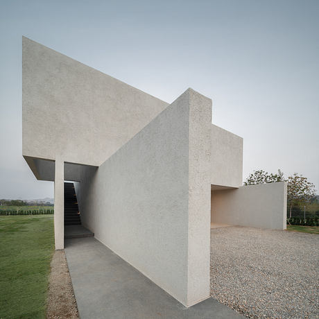 Casa Gana House in Thailand Balances Retreat Life with Gatherings - 11