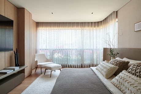 Cerâmica Apartment Shapes Calm Interiors Through Warm Stone and Wood - 11