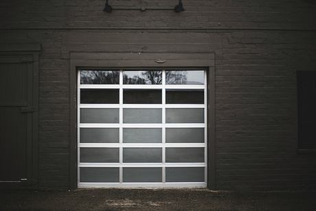 5 Best Garage Door Styles for Northeastern Coastal Homes - 2