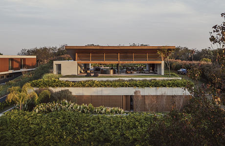 Baroneza House by Studio Arthur Casas