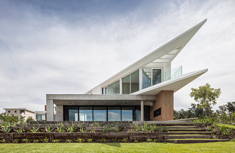 Sidney House by Jorgelina Tortorici & Asociados