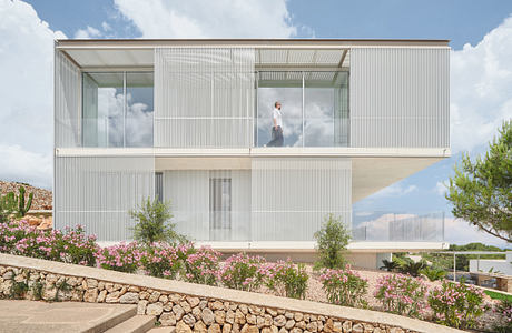 Steel House by Nomo Studio